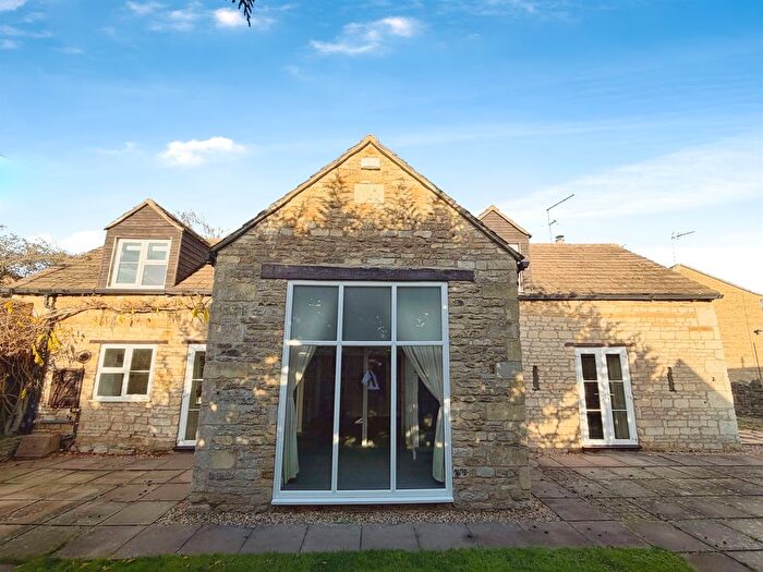 3 Bedroom Barn Conversion For Sale In Main Street, Ailsworth, Peterborough, PE5