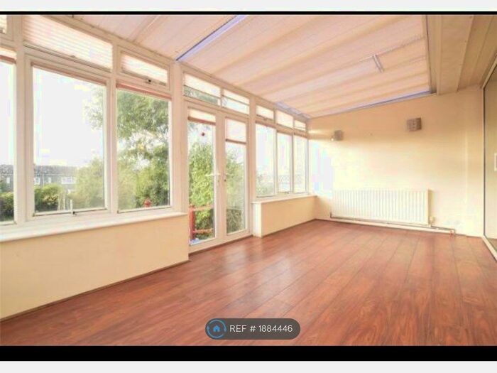 4 Bedroom Bungalow To Rent In Andover Road, Orpington, BR6