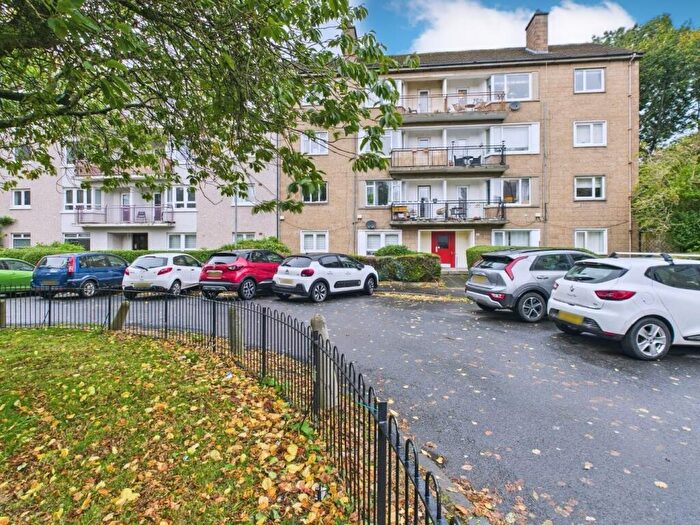 2 Bedroom Flat For Sale In Banchory Avenue, Glasgow, G43