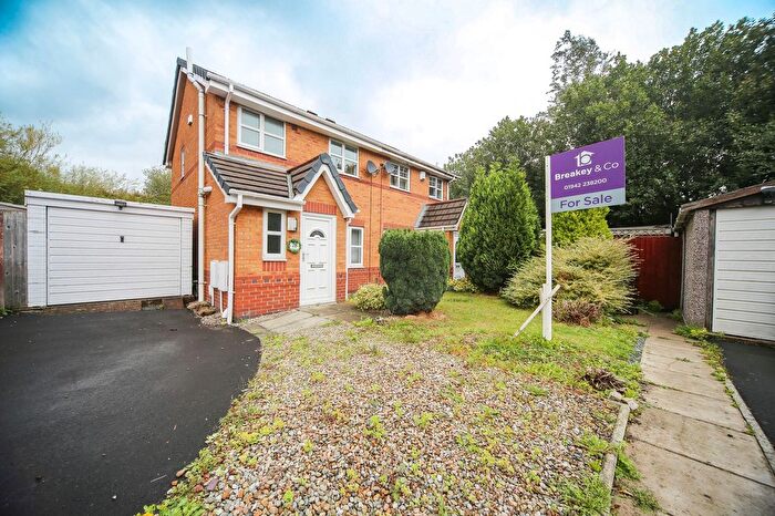 3 Bedroom Semi-Detached House For Sale In Salwick Close, Wigan, WN3