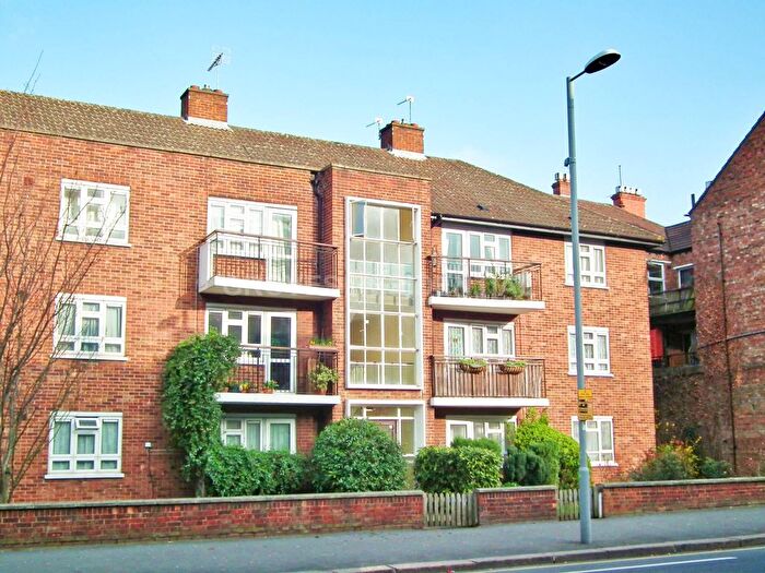 2 Bedroom Flat To Rent In Coombe Road, New Malden, KT3