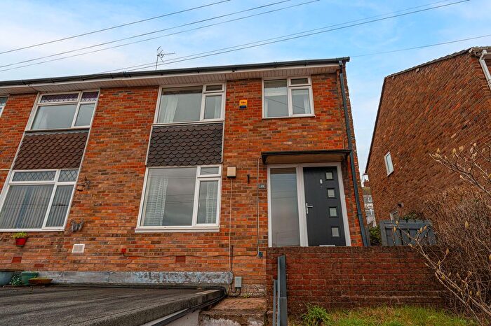 3 Bedroom Semi-Detached House For Sale In Castle Park Close, Newport, NP20