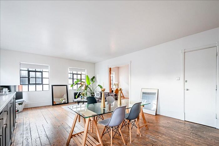 2 Bedroom Flat For Sale In Hoxton Square, London, N1