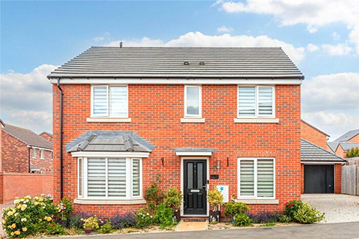 4 Bedroom Link Detached House For Sale In Nightjar Street, Shaw, Newbury, Berkshire, RG14