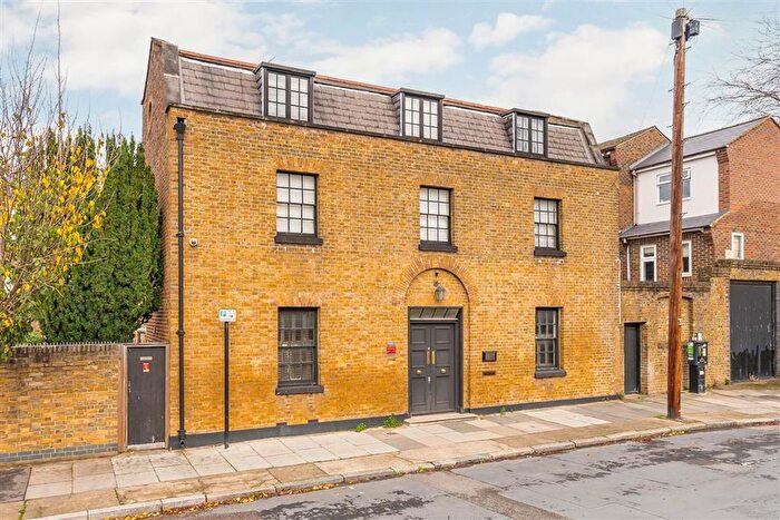 4 Bedroom Property For Sale In Roan Street, Greenwich, SE10