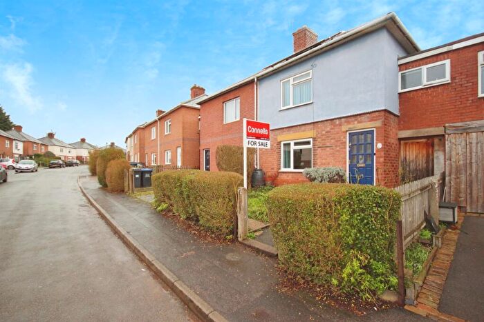 3 Bedroom Semi Detached House For Sale In Kennan Avenue, Leamington Spa, CV31