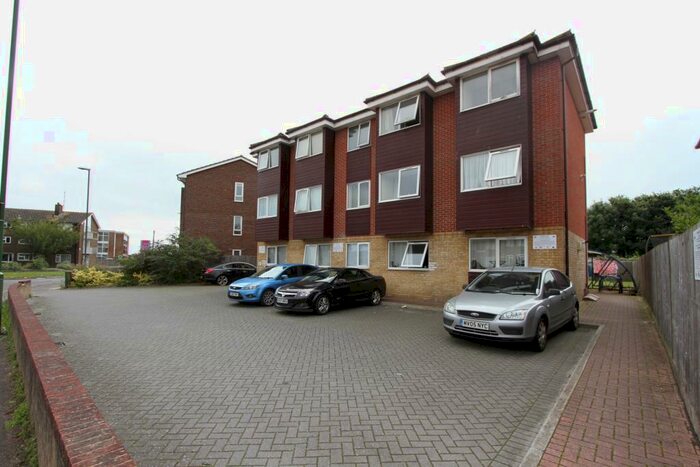 1 Bedroom Flat To Rent In Tower Road, Lancing, BN15