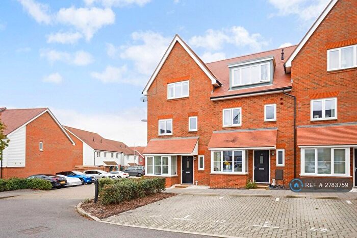 4 Bedroom End Of Terrace House To Rent In Clay Vale, Horsham, RH12