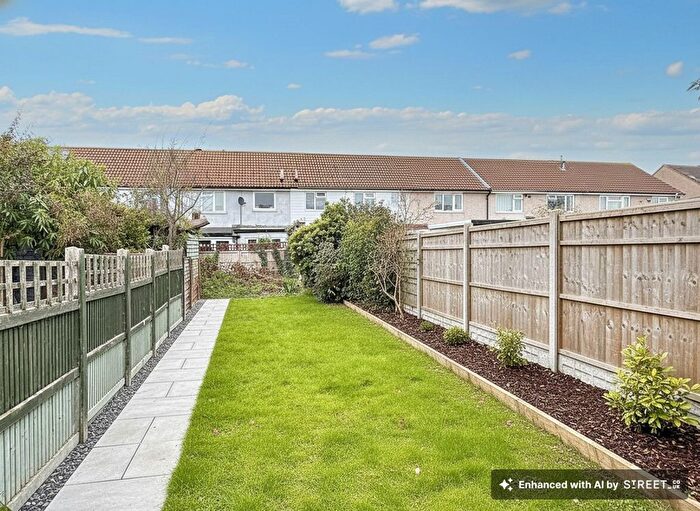 3 Bedroom End Terrace House For Sale In Blenheim Road, Littlestone, TN28