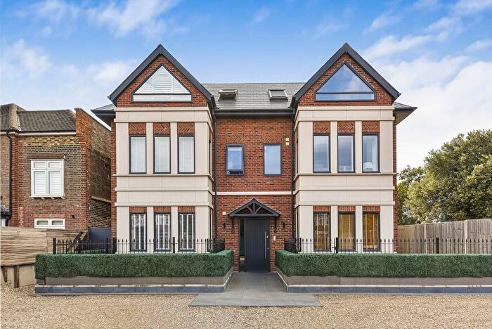 2 Bedroom Flat For Sale In Gunnersbury Avenue, London, W5
