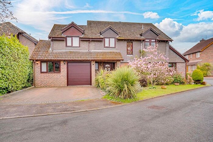 5 Bedroom Detached House For Sale In Greenacres Drive, Otterbourne, SO21