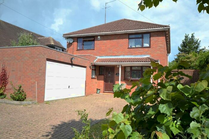 4 Bedroom Detached House To Rent In Highmoor Road, Caversham Heights, Reading, RG4