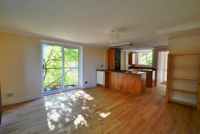 2 Bedroom Flat To Rent In Larkin Close, Cambridge, CB4