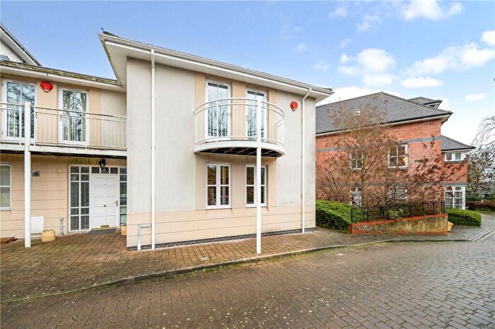 3 Bedroom Link Detached House For Sale In The Firs, Winchester, Hampshire, SO22