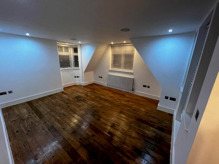 2 Bedroom Flat To Rent In Baston Road, Hayes, BR2