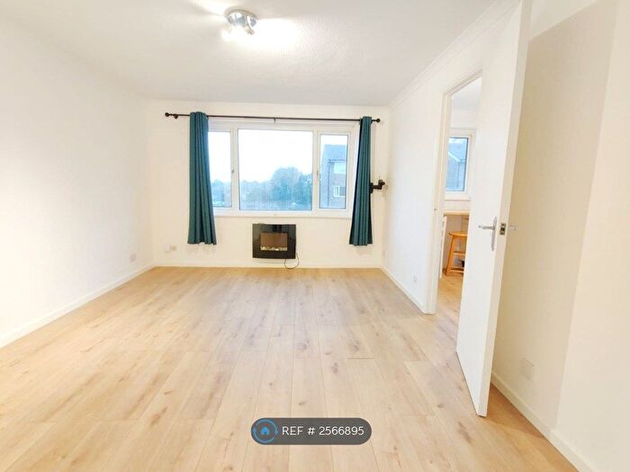 1 Bedroom Flat To Rent In Coleridge Way, Orpington, BR6
