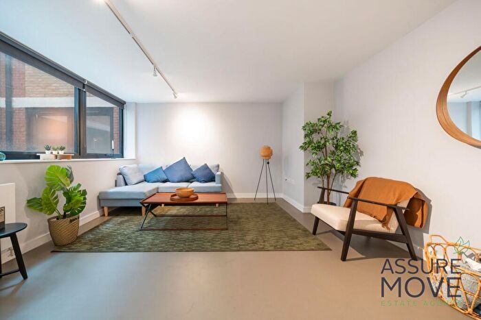 1 Bedroom Flat For Sale In Vinny Court, High Road, N12