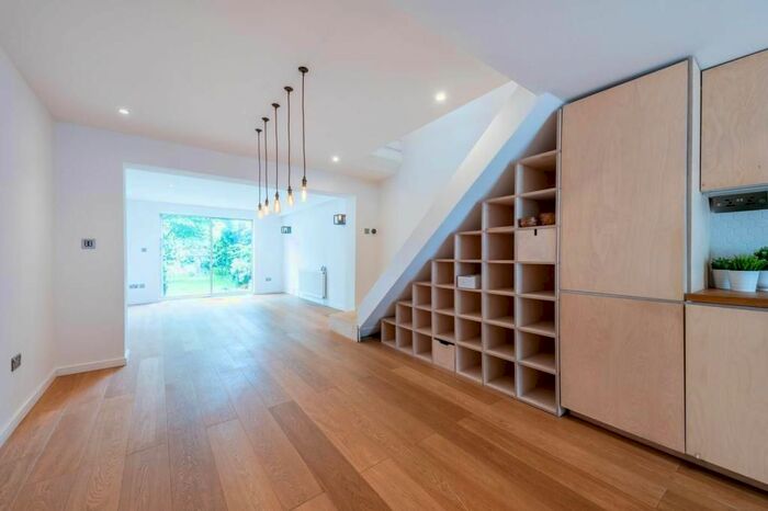 2 Bedroom End Of Terrace House To Rent In Addington Road, Croydon, CR0