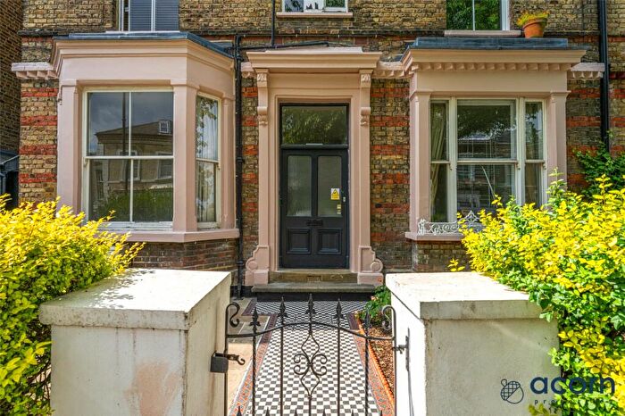 2 Bedroom Maisonette To Rent In Beacon Hill, Islington, London, N7