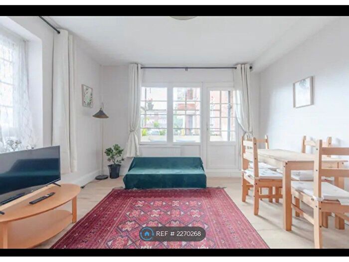 1 Bedroom Flat To Rent In Candida Court, London, NW1