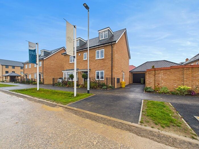 5 Bedroom Detached House For Sale In Seaborough Drive, Great Haddon, PE7