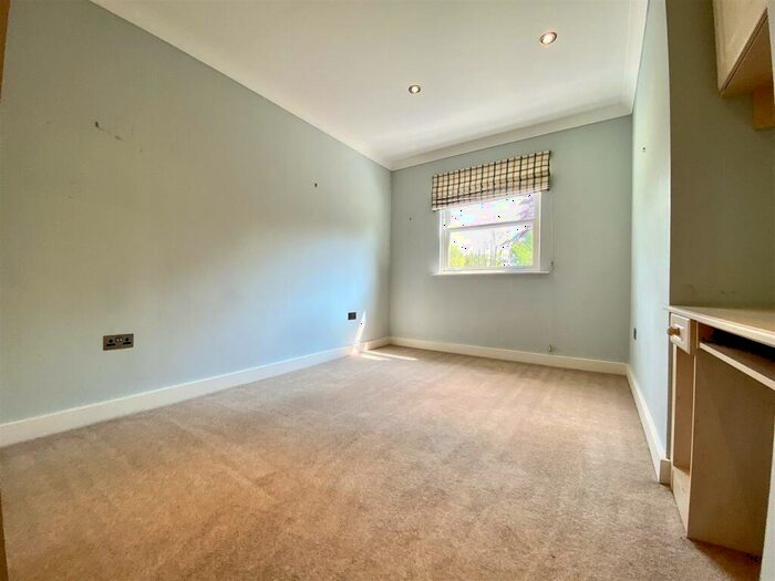2 Bedroom Flat For Sale In Church Tower View, Huddersfield, HD3