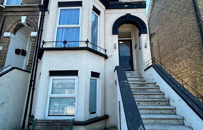 1 Bedroom Flat To Rent In Folkestone Road, Dover, Kent, CT17