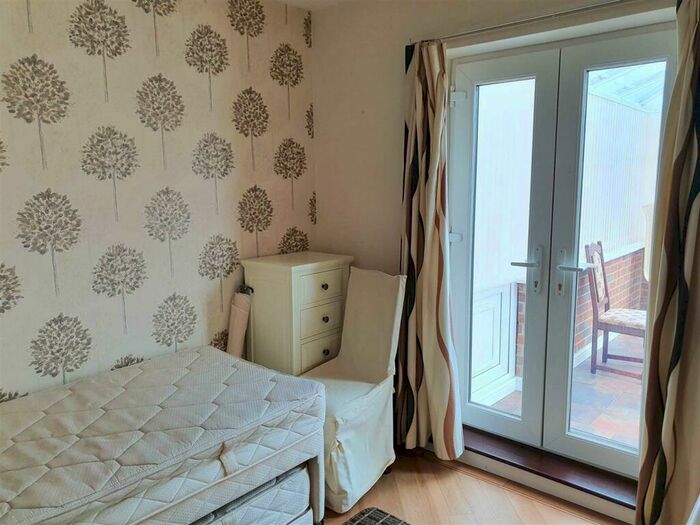 2 Bedroom Detached Bungalow To Rent In East View, West Bridgford, Nottingham, NG2