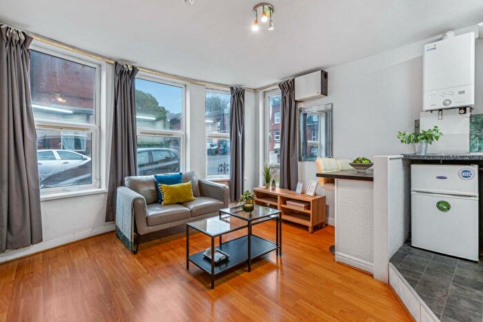 1 Bedroom Flat To Rent In Brudenell Avenue, Leeds, LS6