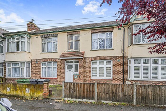 2 Bedroom Flat For Sale In Tufton Road, Chingford, E4