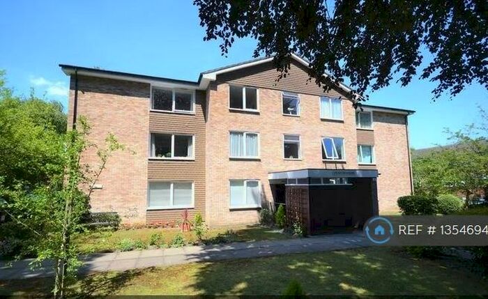 2 Bedroom Flat To Rent In Penton House, Sutton, SM2