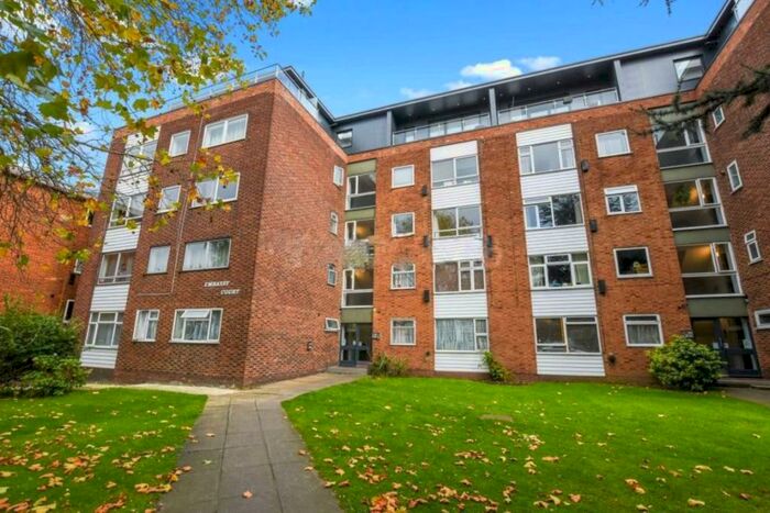 2 Bedroom Flat To Rent In Bounds Green Road, London, N11