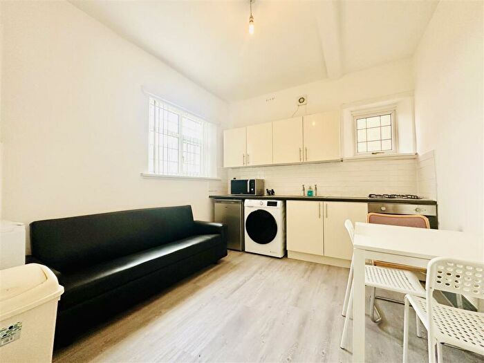 2 Bedroom Flat To Rent In Derby Road, Nottingham, NG7