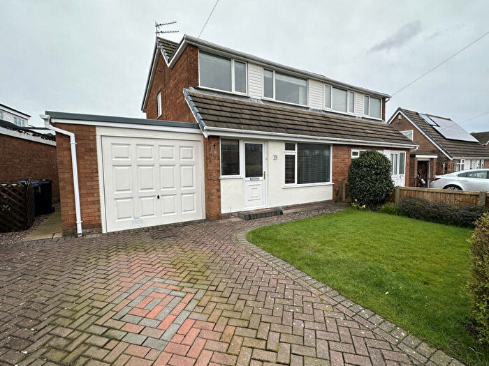3 Bedroom Semi-Detached House For Sale In Central Avenue, Wesham, PR4