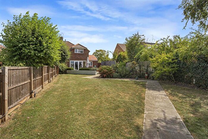 3 Bedroom House For Sale In Two Oaks Drive, Welwyn, AL6