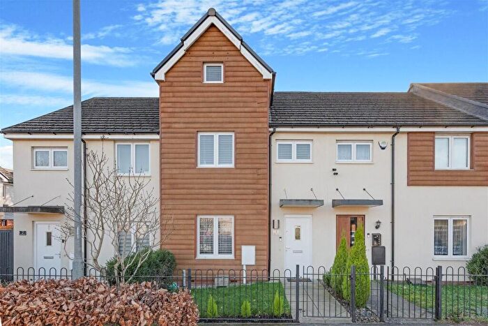 4 Bedroom Town House For Sale In Barra Walk, Corby, Northamptonshire, NN17