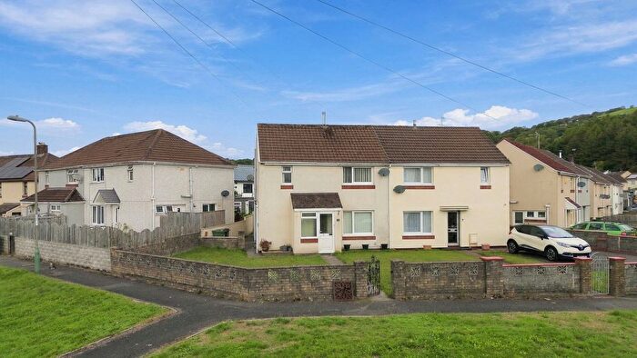 3 Bedroom Semi-Detached House For Sale In The Bryn, Caerphilly, CF83