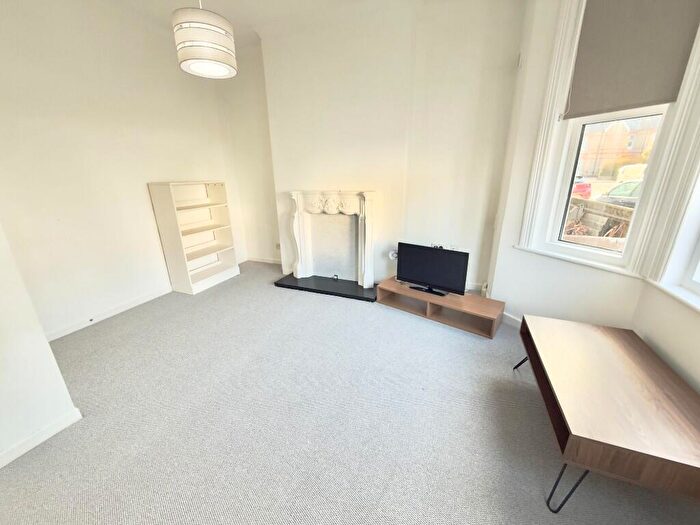 2 Bedroom Flat To Rent In Holdenhurst Road, Bournemouth, Dorset, BH8