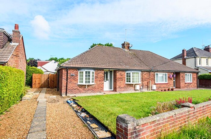 3 Bedroom Bungalow To Rent In Hamesmoor Road, Mytchett, Camberley, GU16