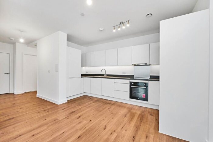 2 Bedroom Flat To Rent In New Road, Dagenham, RM9