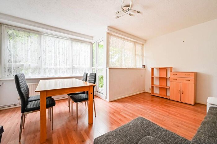 3 Bedroom Maisonette To Rent In Southwater Close, , Tower Hamlets, London, E14