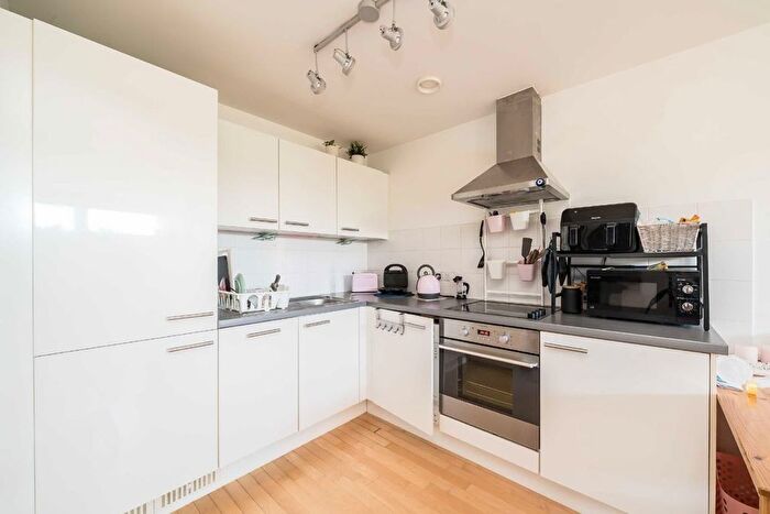 1 Bedroom Flat To Rent In Petergate, Battersea, SW11