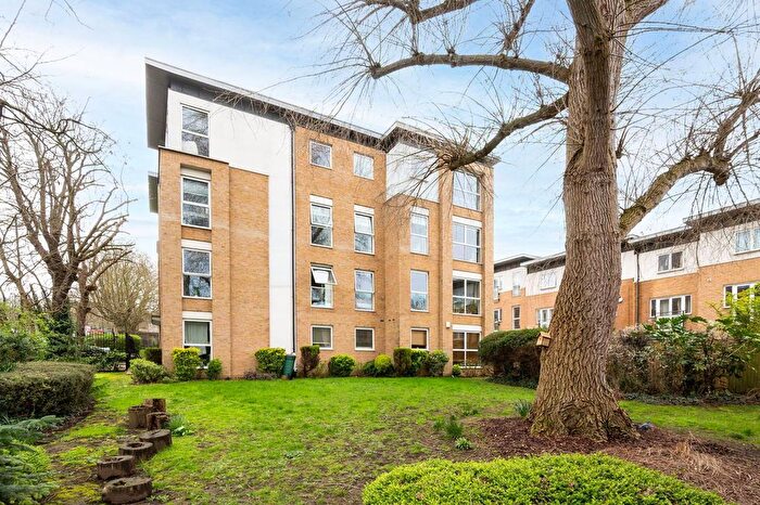 2 Bedroom Flat For Sale In Highwood Close, East Dulwich, London, SE22