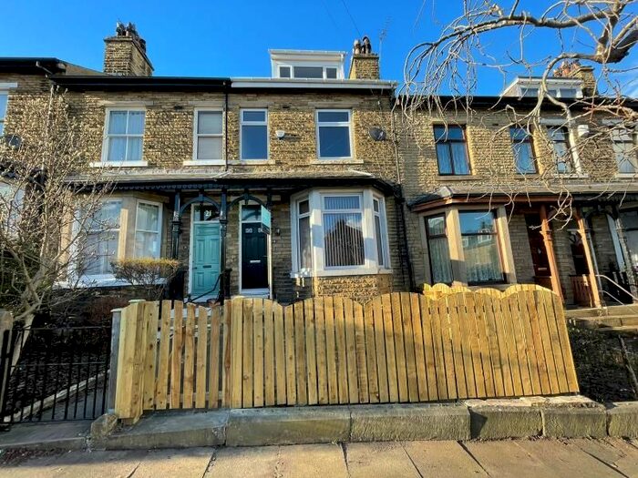 5 Bedroom Terraced House To Rent In Hall Royd, Shipley, West Yorkshire, BD18