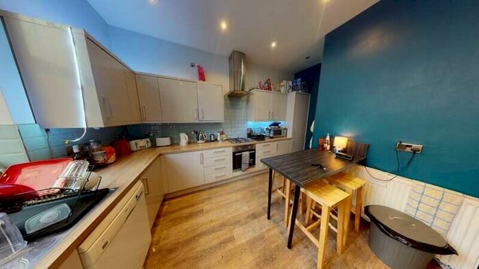 12 Bedroom Terraced House To Rent In Grosvenor Road, Headingley, Leeds, LS6