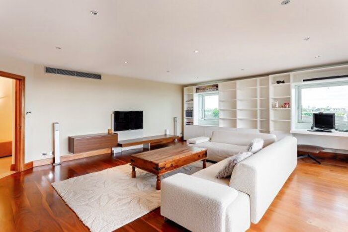 2 Bedroom Flat To Rent In Fulham Road, London, SW6