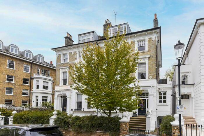 3 Bedroom Flat To Rent In Tregunter Road, London, SW10