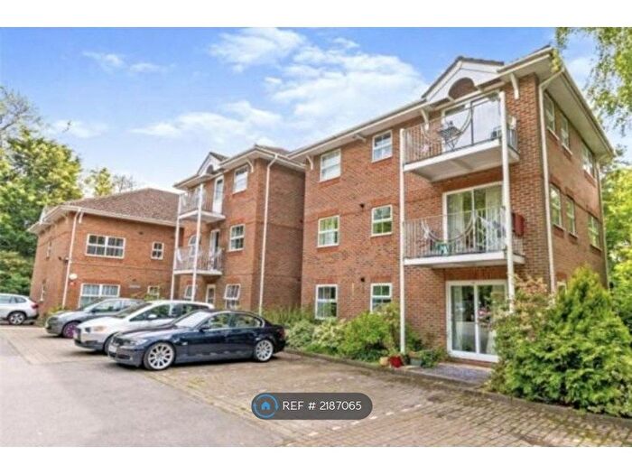 2 Bedroom Flat To Rent In Canada Place, Southampton, SO16