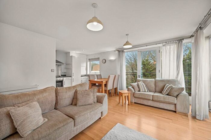 2 Bedroom Flat For Sale In Clephane Road, Islington, N1