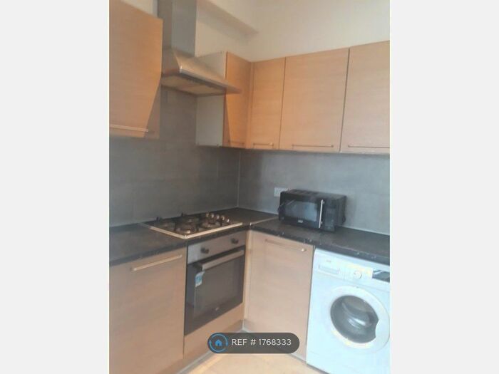 2 Bedroom Flat To Rent In Streatham Common North, London, SW16